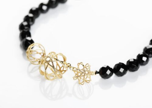 Kaelakee Jää, oonüks pärlitega