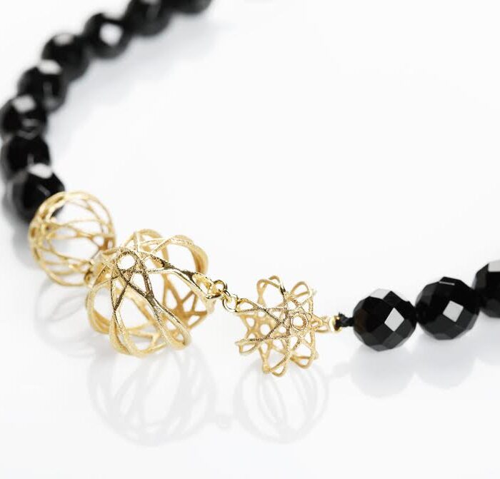 Kaelakee Jää, oonüks pärlitega