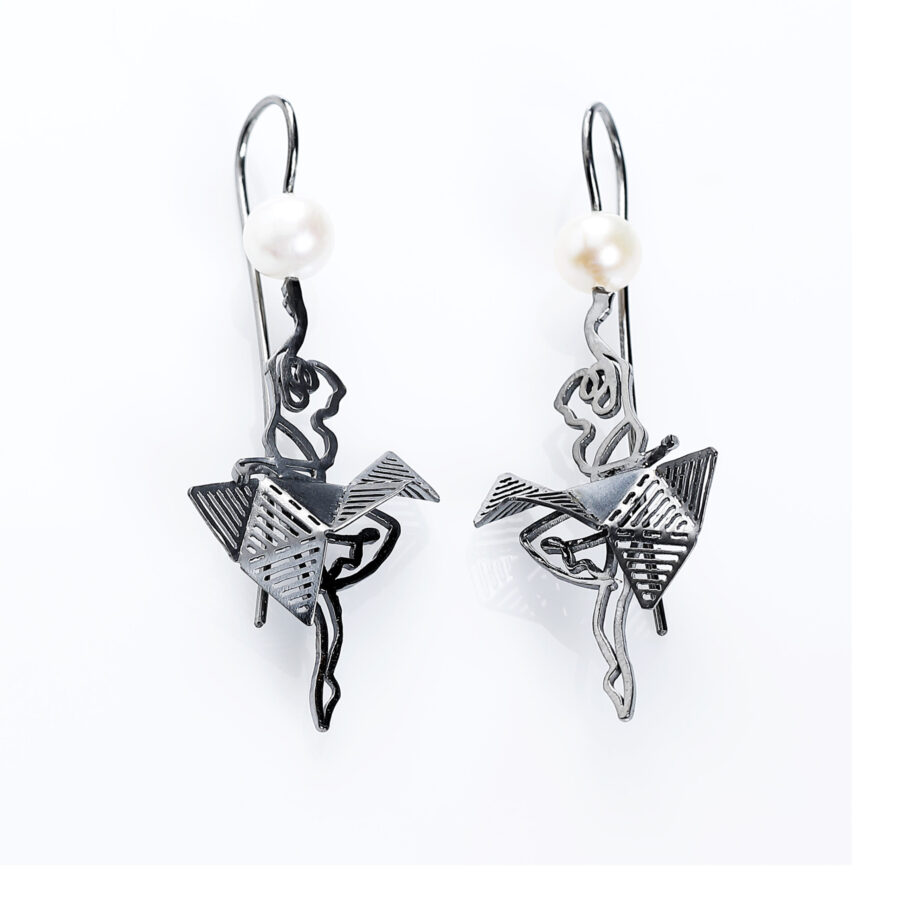 Opera earrings Ballerina, rhodium-plated and with white pearl