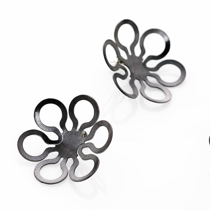 Net Flores earrings large flower, dark