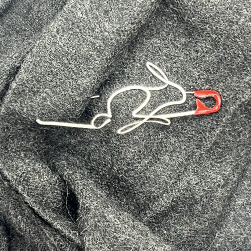 Turvanõel "Jänes", Anneli Tammik Jewellery