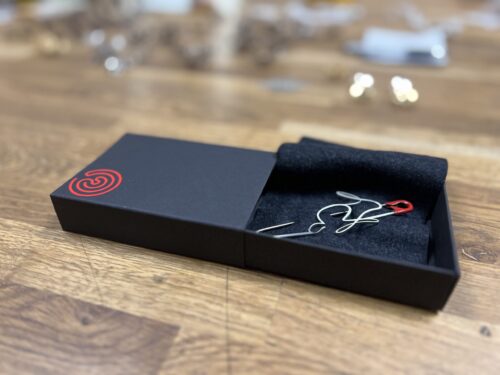 Turvanõel "Jänes" karbis, Anneli tammik Jewellery